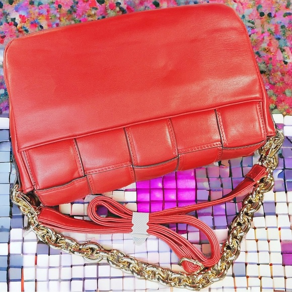 NEW Luxe Cherry Red Woven Vegan Leather Goldtone Chain Top Handle & Shoulder Bag - Picture 3 of 16